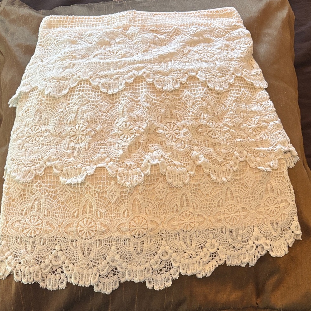 Dynamite Cream Lace Pencil Skirt